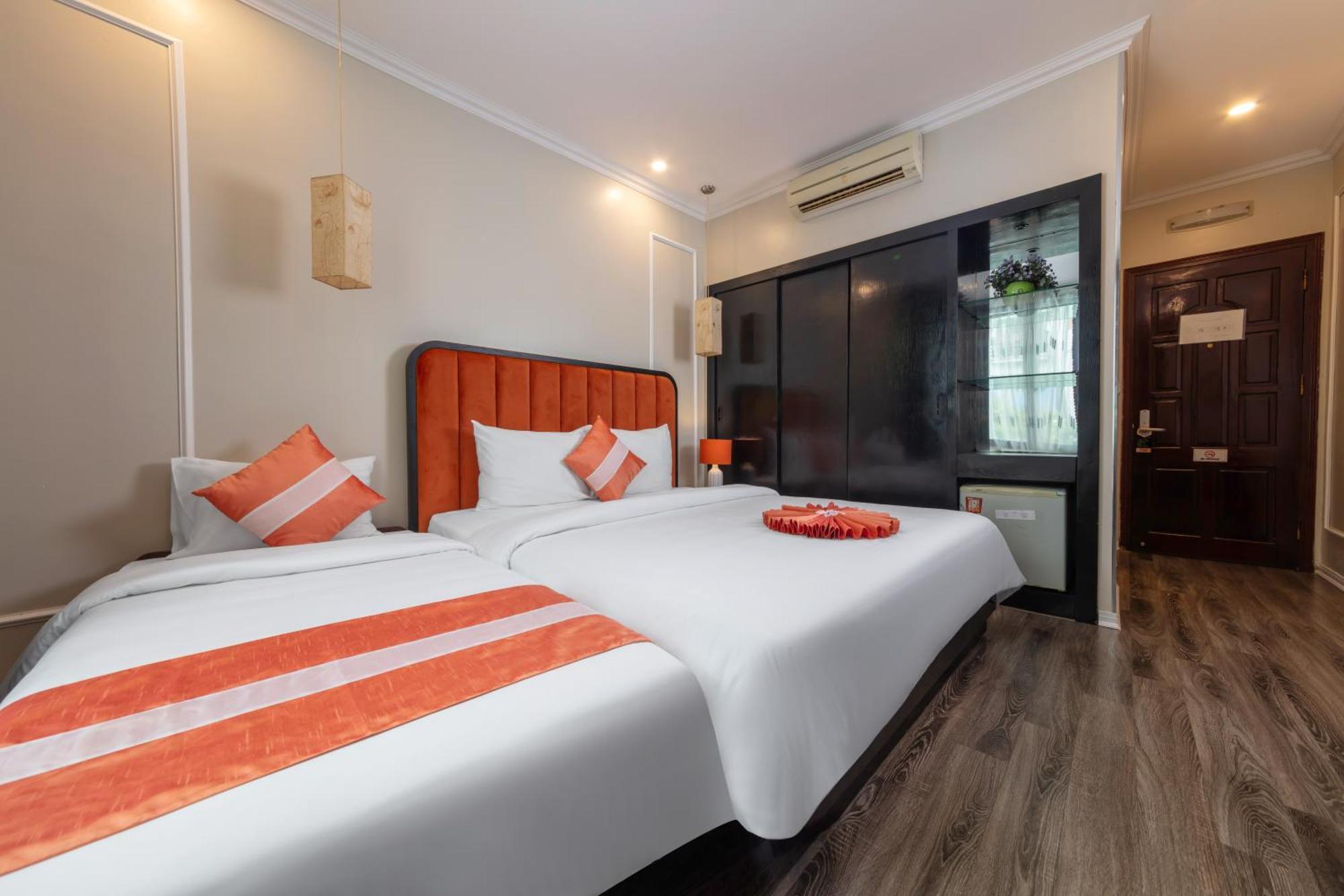Omina Hanoi Hotel & Travel Екстер'єр фото