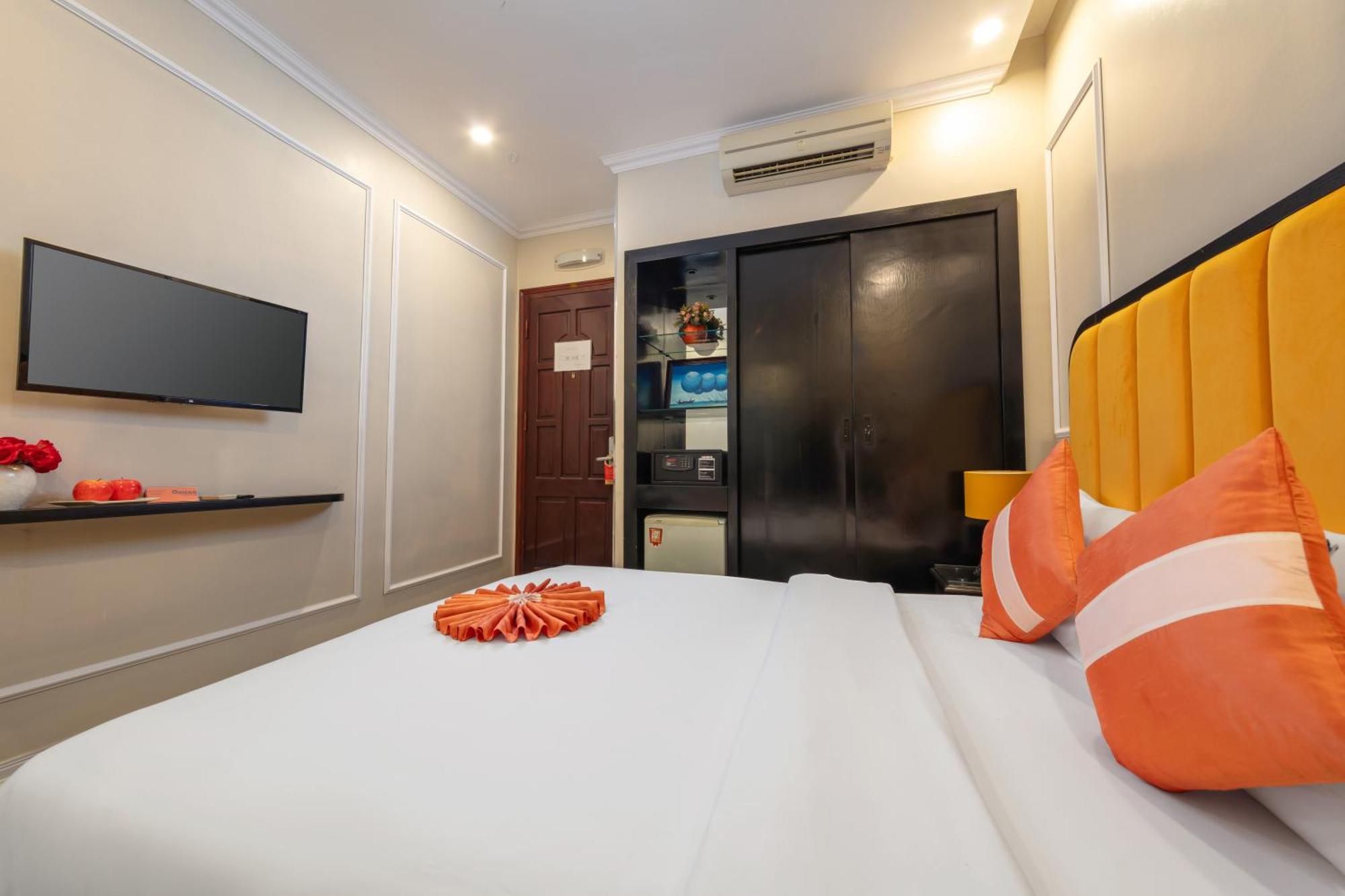 Omina Hanoi Hotel & Travel Екстер'єр фото