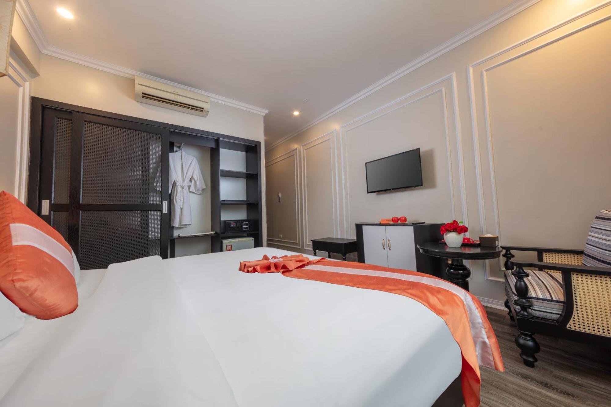 Omina Hanoi Hotel & Travel Екстер'єр фото