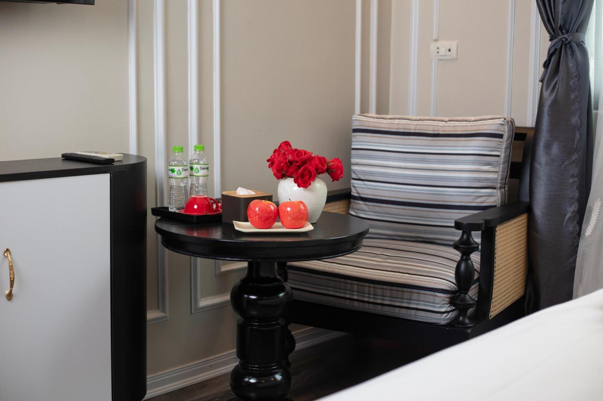 Omina Hanoi Hotel & Travel Екстер'єр фото